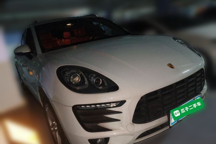 Used Porsche Macan 2017 Macan 2.0T Front Right 45 Deg
