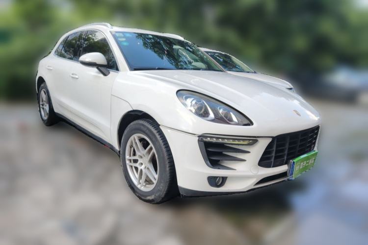 Used Porsche Macan 2017 Macan 2.0T Front Right 45 Deg
