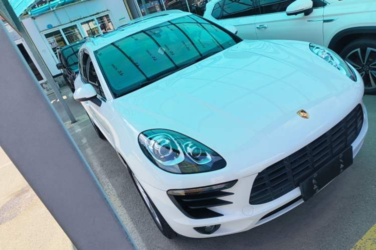Used Porsche Macan 2017 Macan 2.0T Front Right 45 Deg