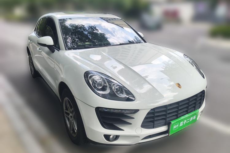 Used Porsche Macan 2017 Macan 2.0T Front Right 45 Deg