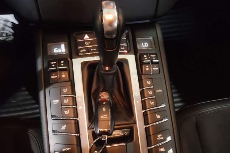 Used Porsche Macan 2017 Macan 2.0T Gear Lever