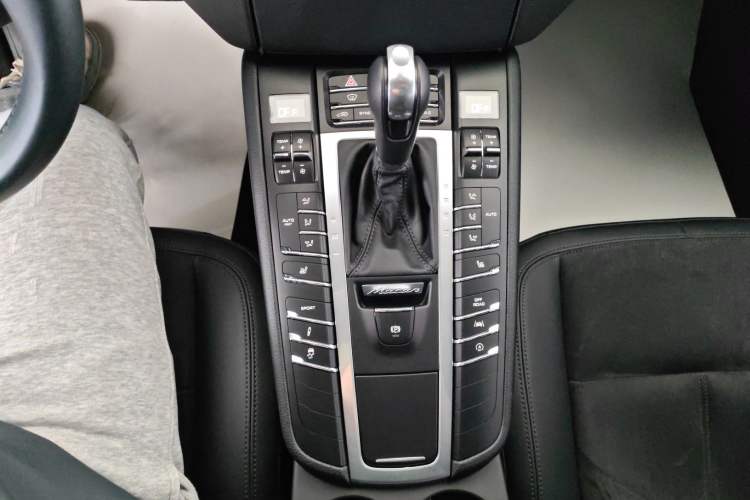 Used Porsche Macan 2017 Macan 2.0T Gear Lever