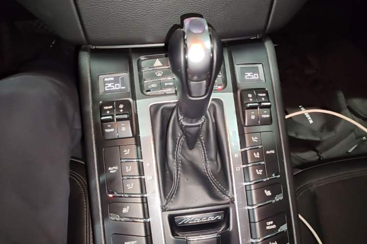 Used Porsche Macan 2017 Macan 2.0T Gear Lever