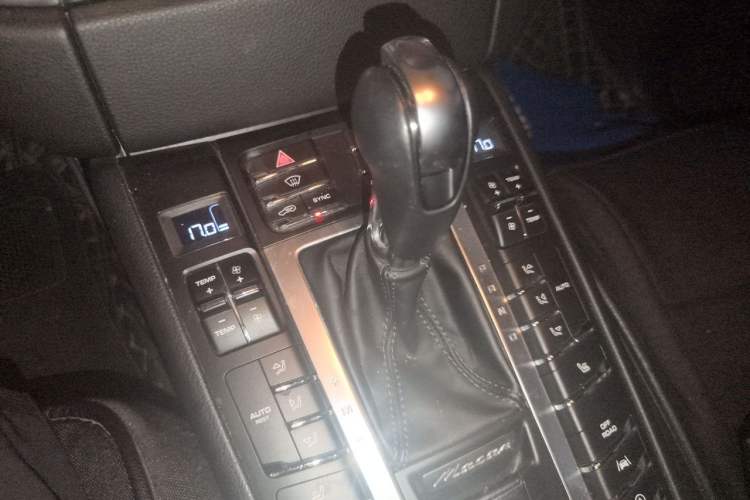 Used Porsche Macan 2017 Macan 2.0T Gear Lever