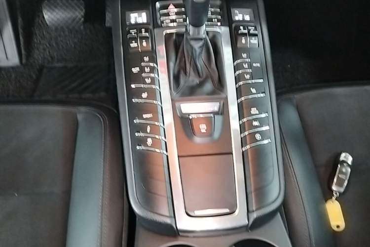 Used Porsche Macan 2017 Macan 2.0T Gear Lever