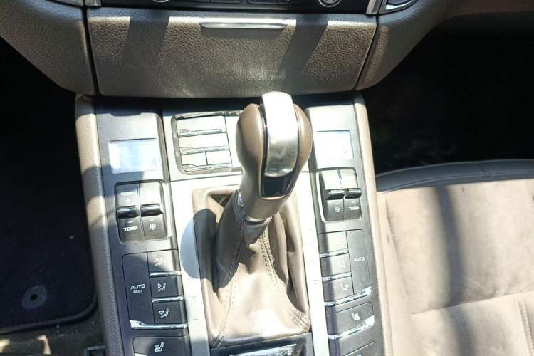 Used Porsche Macan 2017 Macan 2.0T Gear Lever