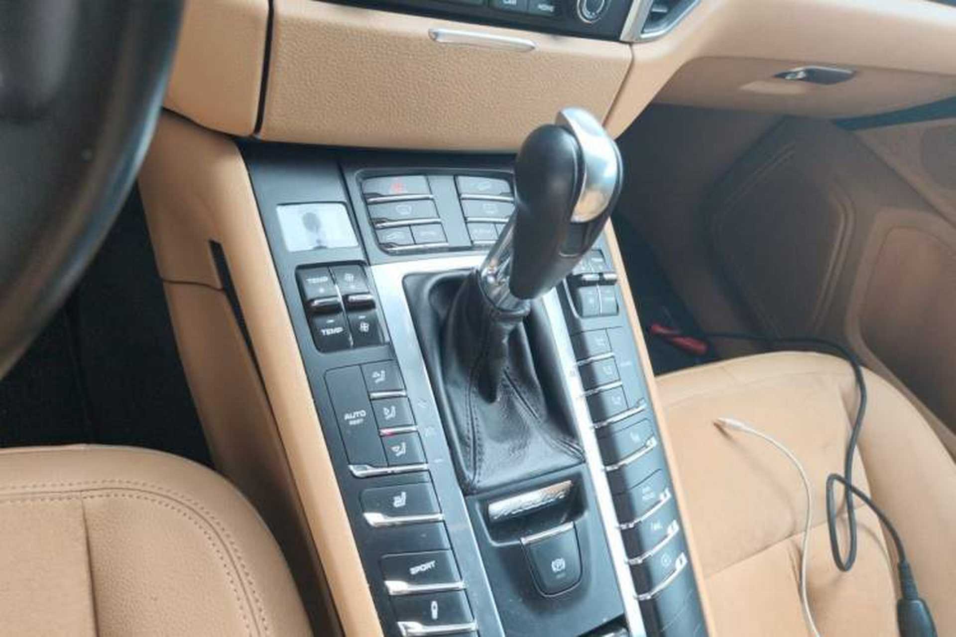 Used Porsche Macan 2017 Macan 2.0T Gear Lever