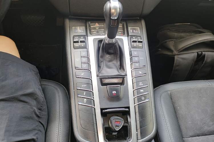 Used Porsche Macan 2017 Macan 2.0T Gear Lever