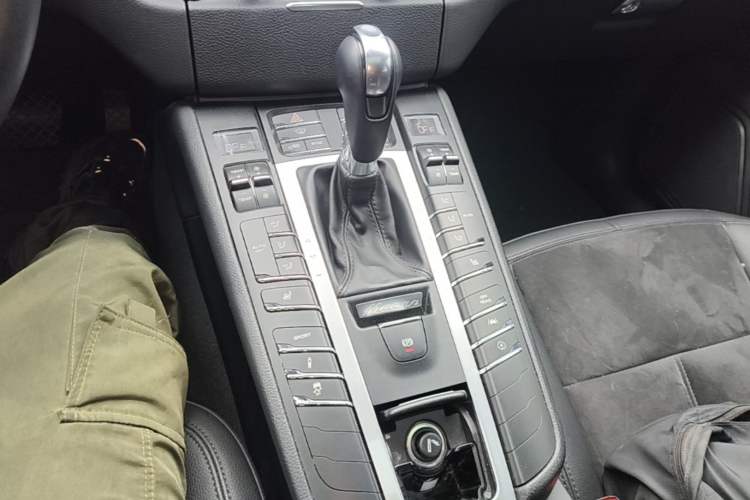 Used Porsche Macan 2017 Macan 2.0T Gear Lever