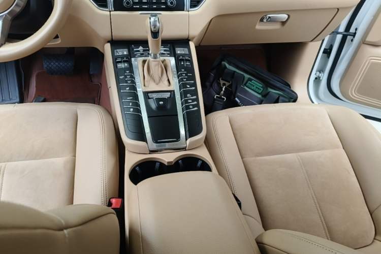 Used Porsche Macan 2017 Macan 2.0T Gear Lever