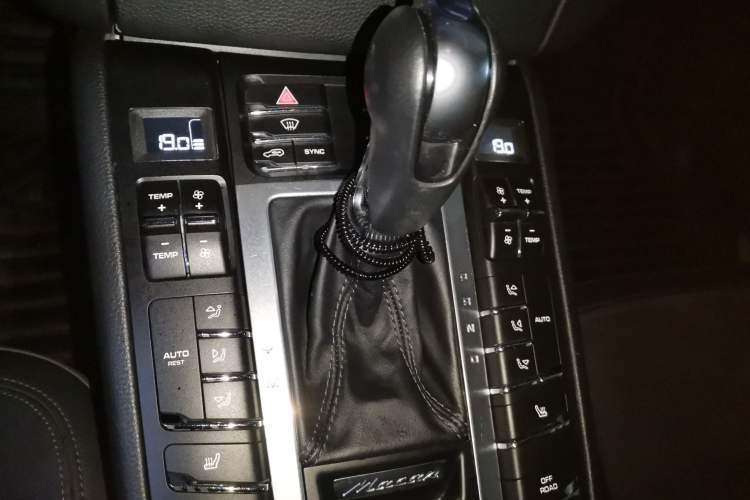Used Porsche Macan 2017 Macan 2.0T Gear Lever