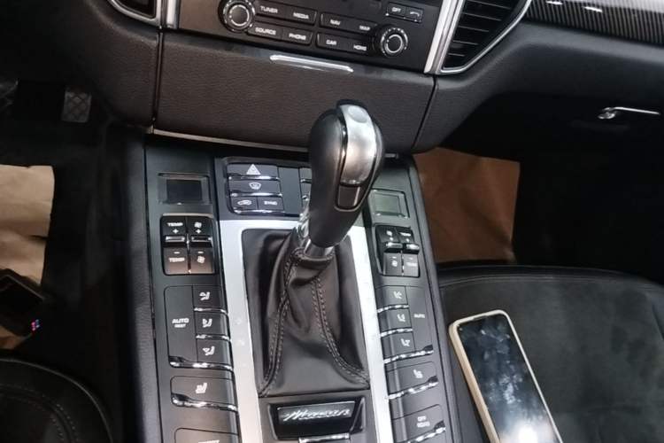 Used Porsche Macan 2017 Macan 2.0T Gear Lever