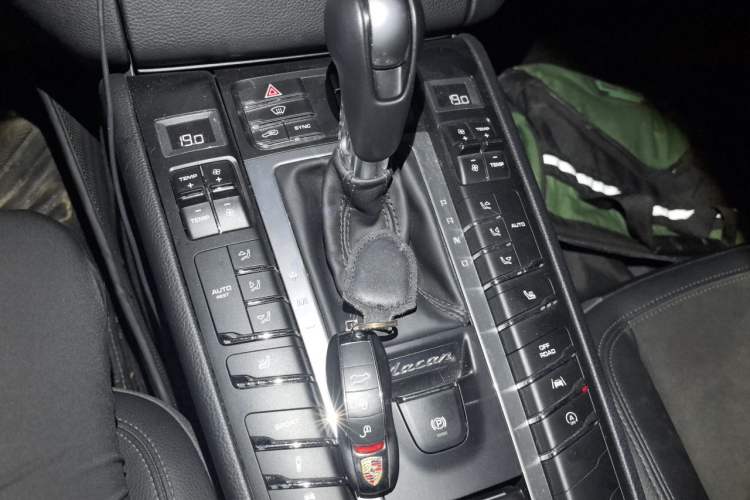Used Porsche Macan 2017 Macan 2.0T Gear Lever