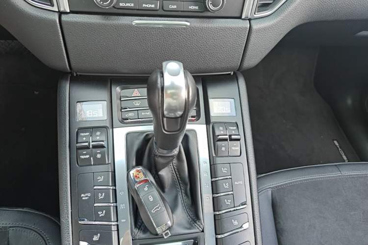 Used Porsche Macan 2017 Macan 2.0T Gear Lever