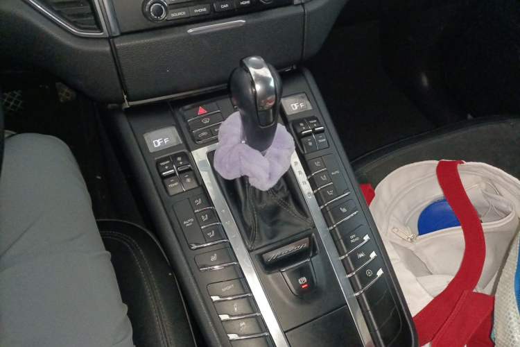Used Porsche Macan 2017 Macan 2.0T Gear Lever