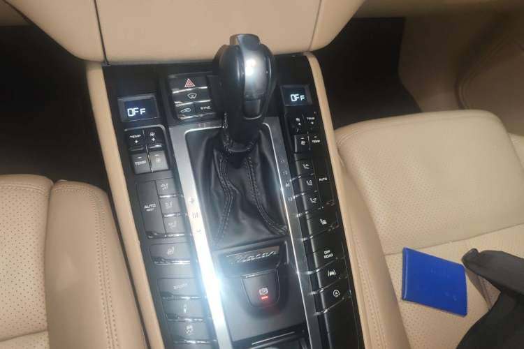 Used Porsche Macan 2017 Macan 2.0T Gear Lever