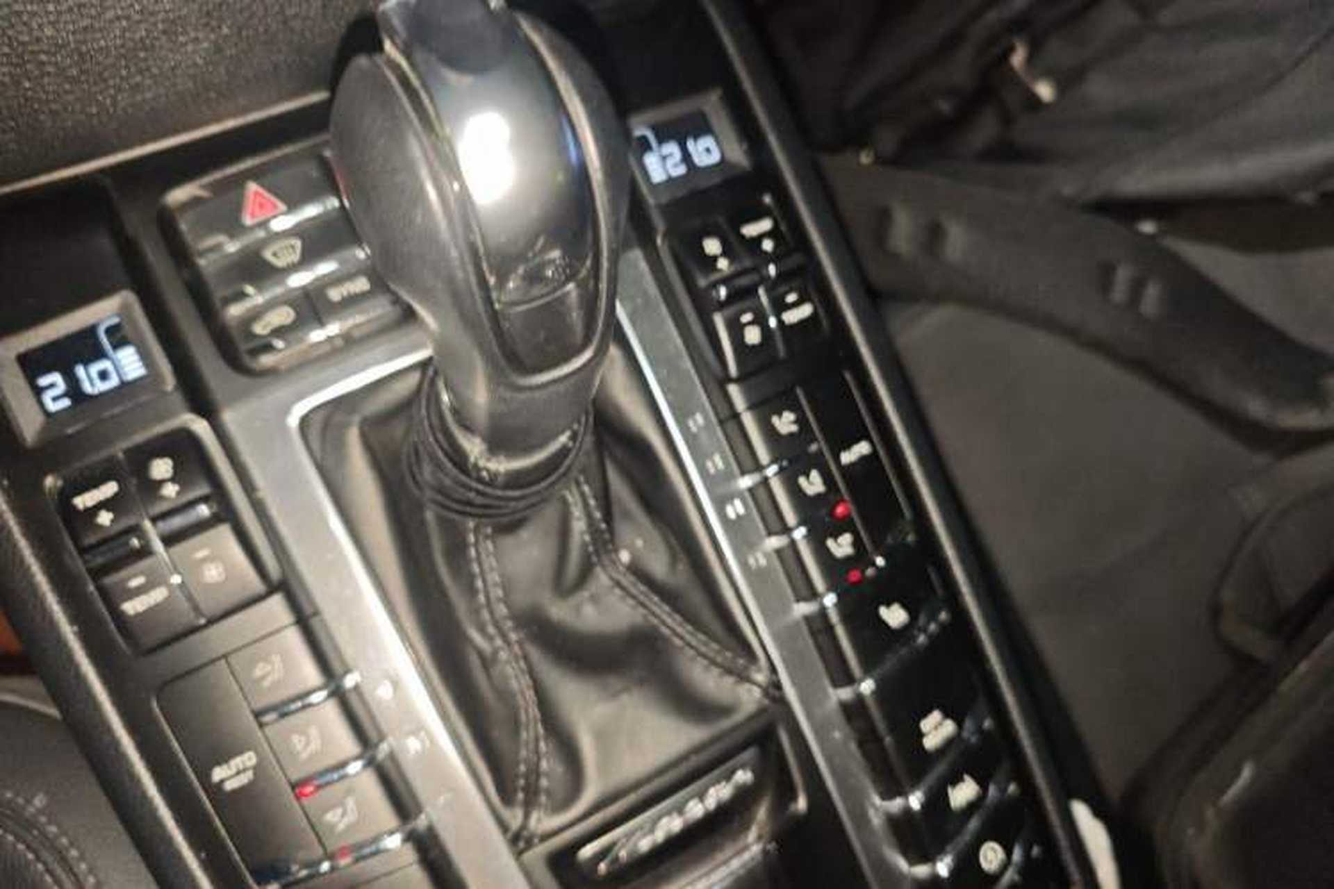 Used Porsche Macan 2017 Macan 2.0T Gear Lever