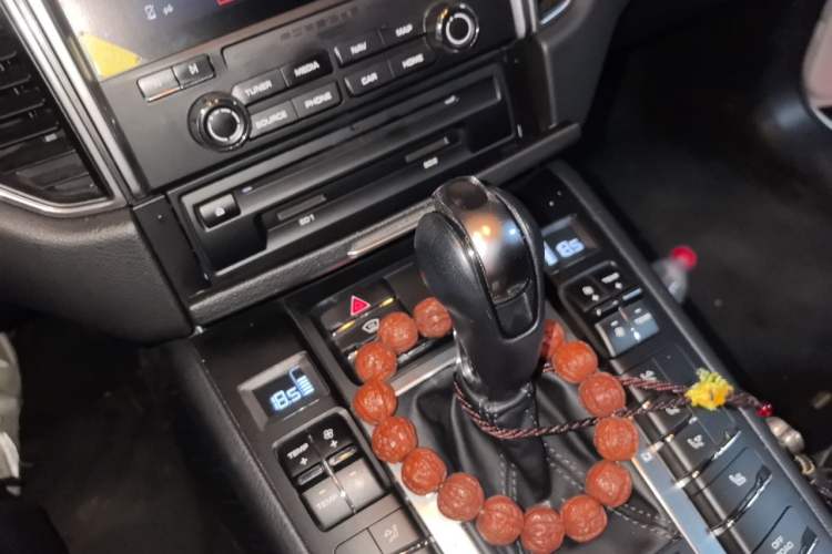 Used Porsche Macan 2017 Macan 2.0T Gear Lever