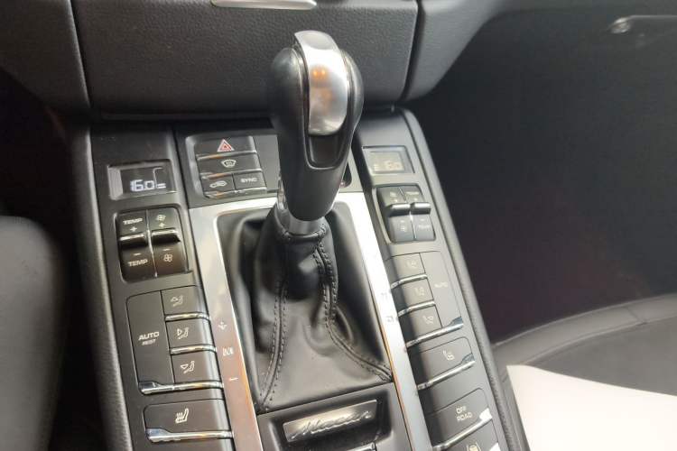 Used Porsche Macan 2017 Macan 2.0T Gear Lever