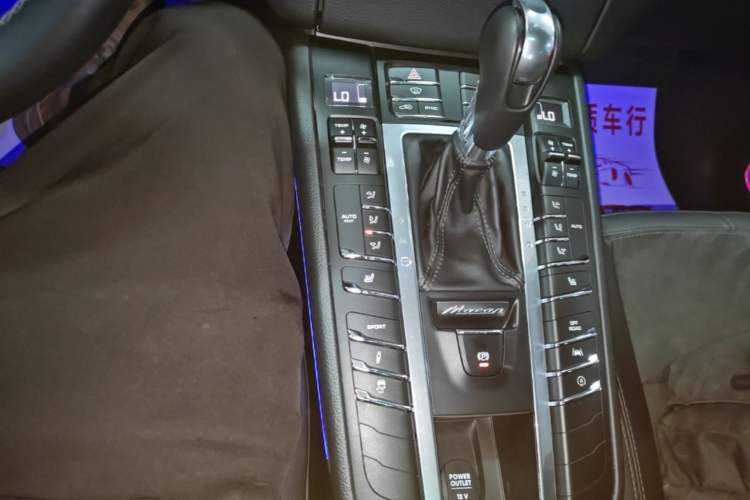 Used Porsche Macan 2017 Macan 2.0T Gear Lever