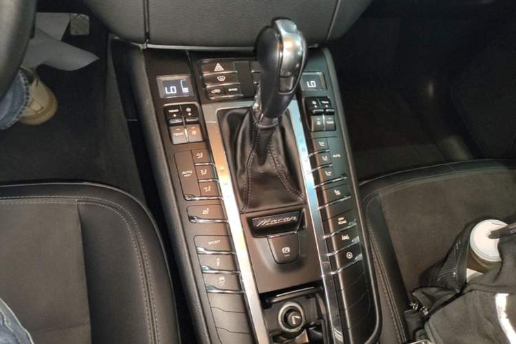 Used Porsche Macan 2017 Macan 2.0T Gear Lever