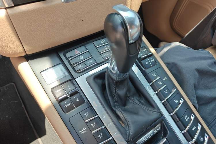 Used Porsche Macan 2017 Macan 2.0T Gear Lever