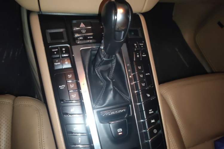 Used Porsche Macan 2017 Macan 2.0T Gear Lever