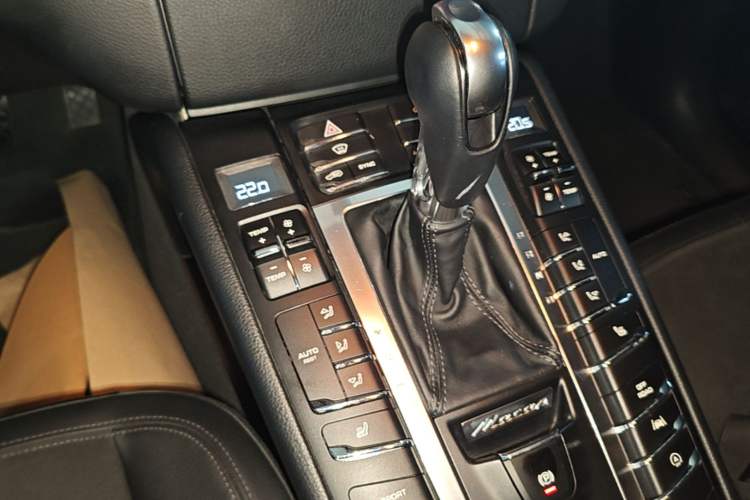 Used Porsche Macan 2017 Macan 2.0T Gear Lever