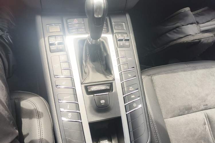 Used Porsche Macan 2017 Macan 2.0T Gear Lever