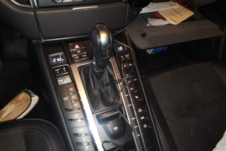 Used Porsche Macan 2017 Macan 2.0T Gear Lever