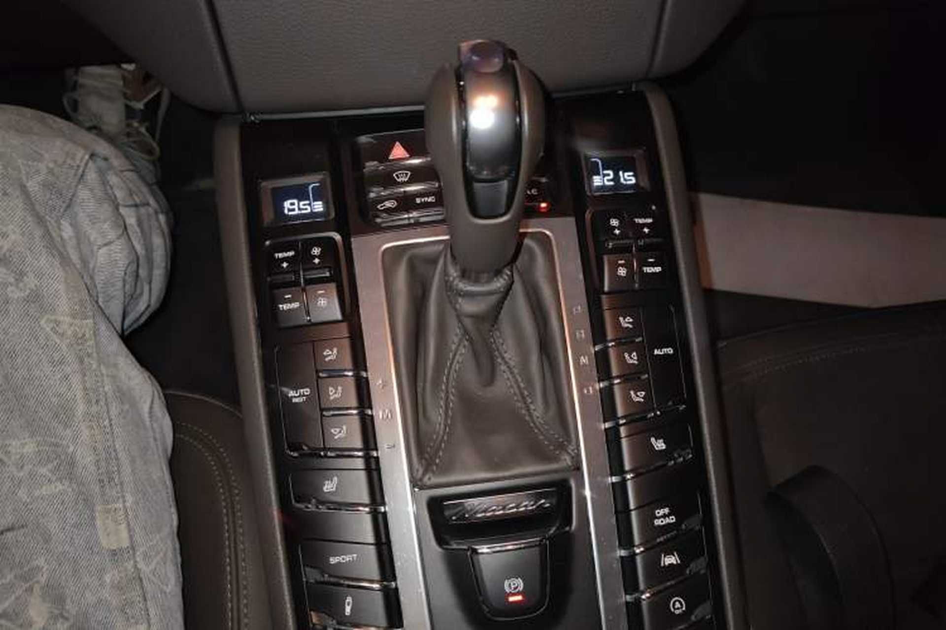 Used Porsche Macan 2017 Macan 2.0T Gear Lever