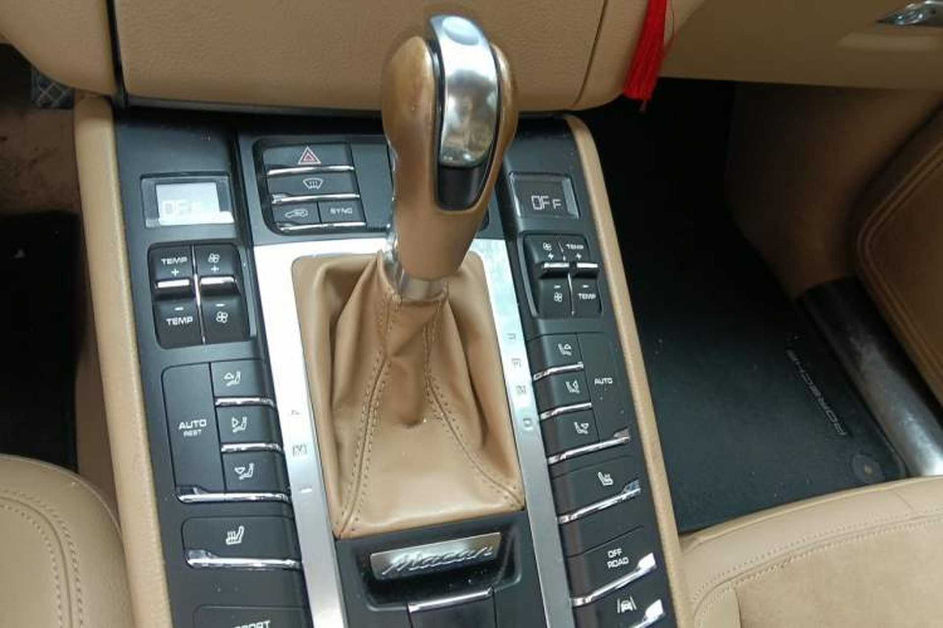 Used Porsche Macan 2017 Macan 2.0T Gear Lever