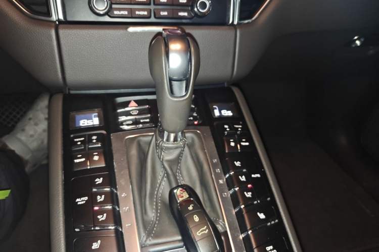 Used Porsche Macan 2017 Macan 2.0T Gear Lever