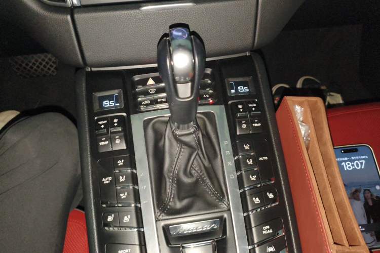 Used Porsche Macan 2017 Macan Turbo 3.6T Gear Lever