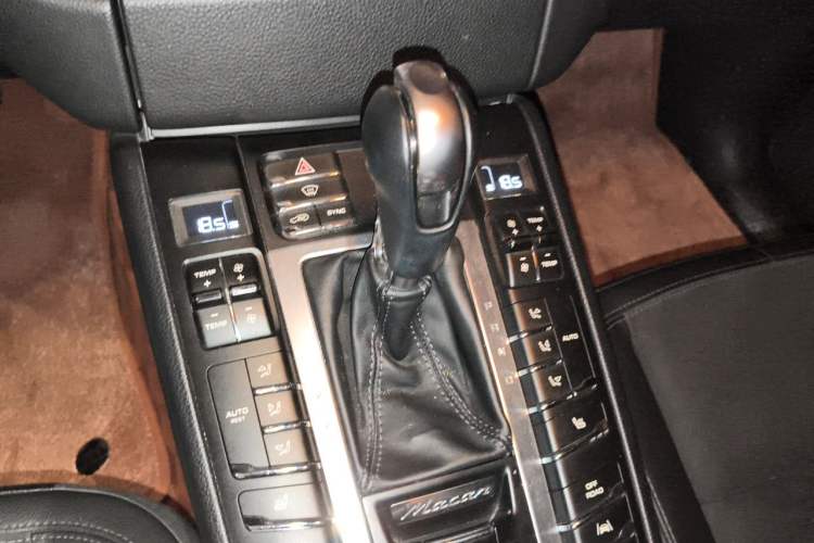 Used Porsche Macan 2017 Macan 2.0T Gear Lever