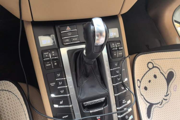 Used Porsche Macan 2017 Macan 2.0T Gear Lever