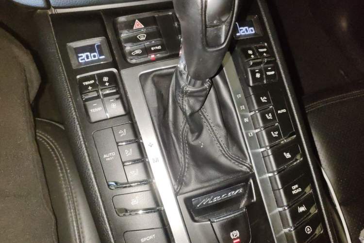 Used Porsche Macan 2017 Macan 2.0T Gear Lever