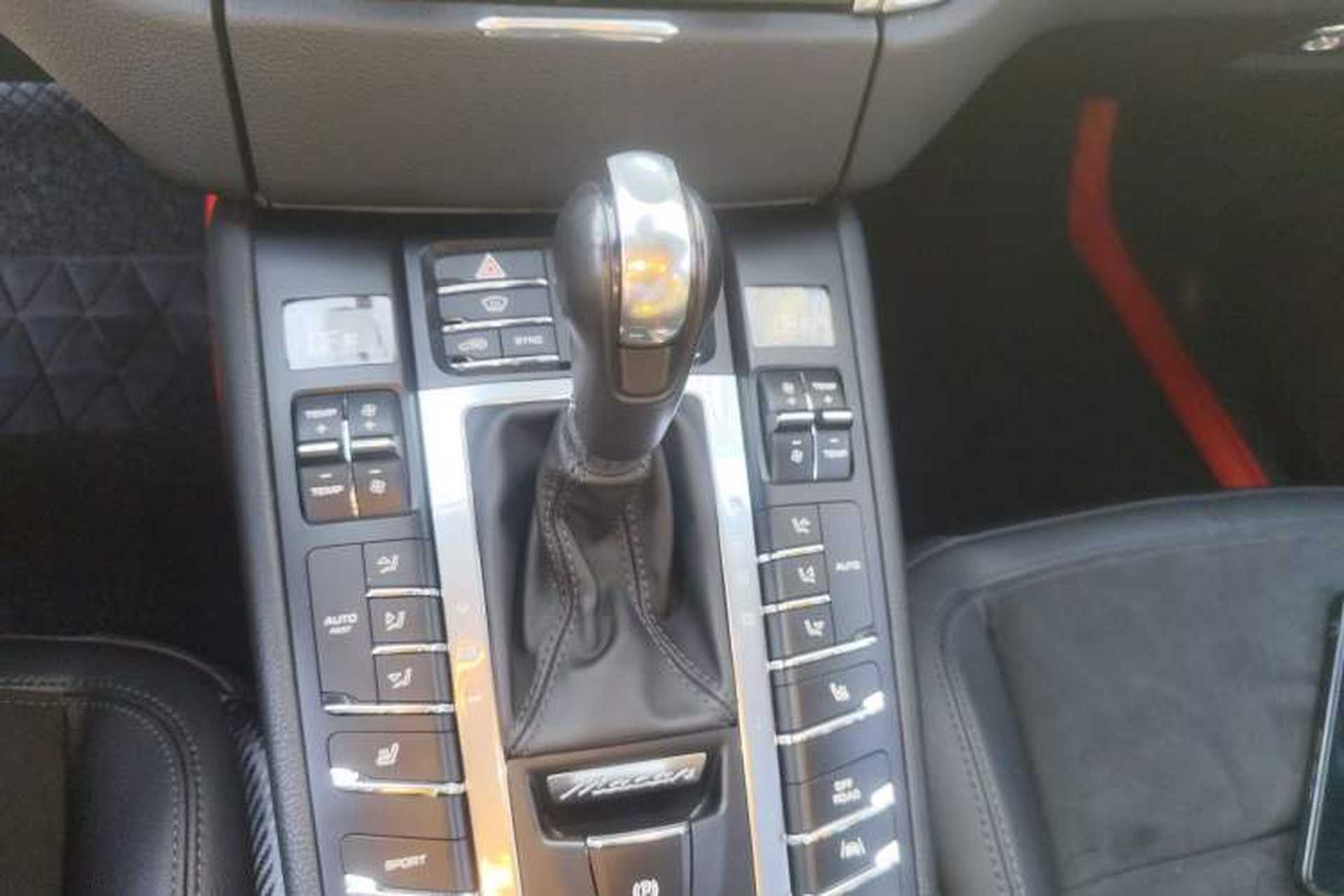 Used Porsche Macan 2017 Macan 2.0T Gear Lever