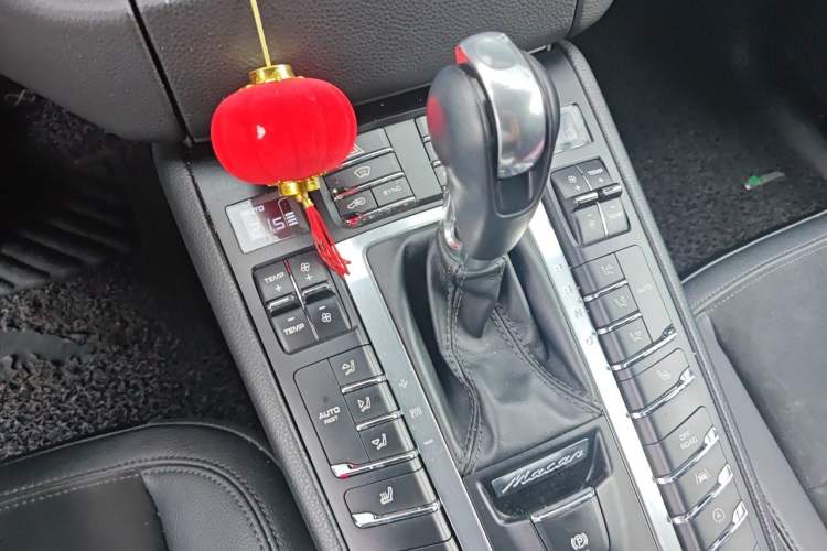 Used Porsche Macan 2017 Macan 2.0T Gear Lever