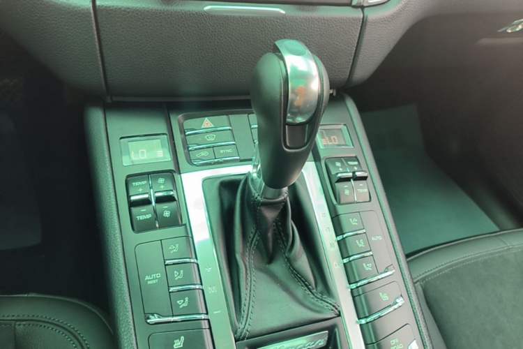 Used Porsche Macan 2017 Macan 2.0T Gear Lever
