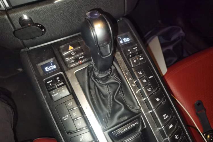 Used Porsche Macan 2017 Macan 2.0T Gear Lever