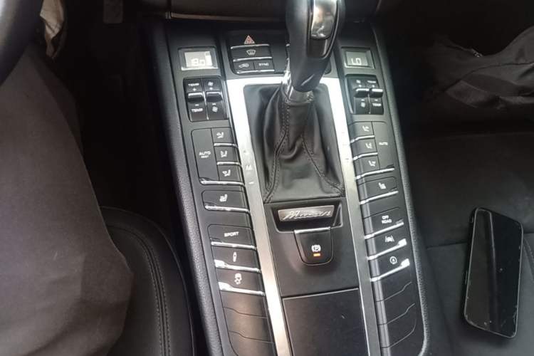 Used Porsche Macan 2017 Macan 2.0T Gear Lever