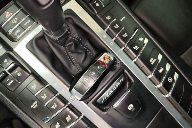 Used Porsche Macan 2017 Macan 2.0T Interior 1
