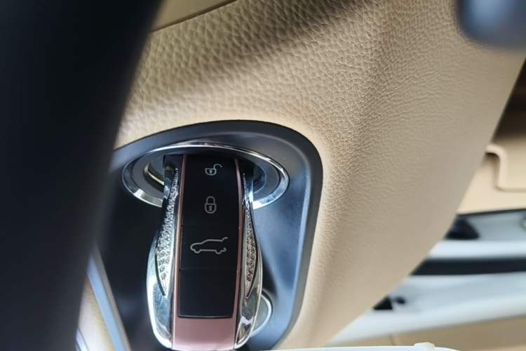 Used Porsche Macan 2017 Macan 2.0T Interior 1