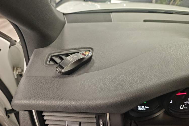 Used Porsche Macan 2017 Macan 2.0T Interior 1