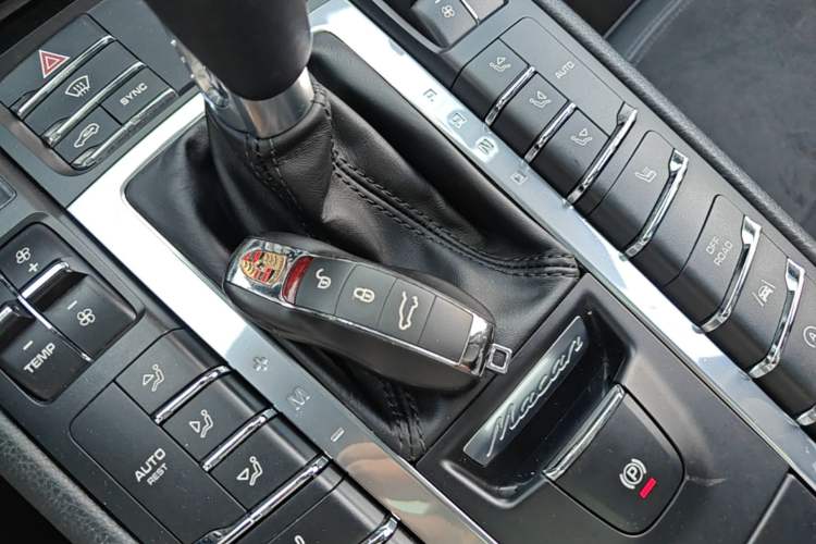 Used Porsche Macan 2017 Macan 2.0T Interior 1