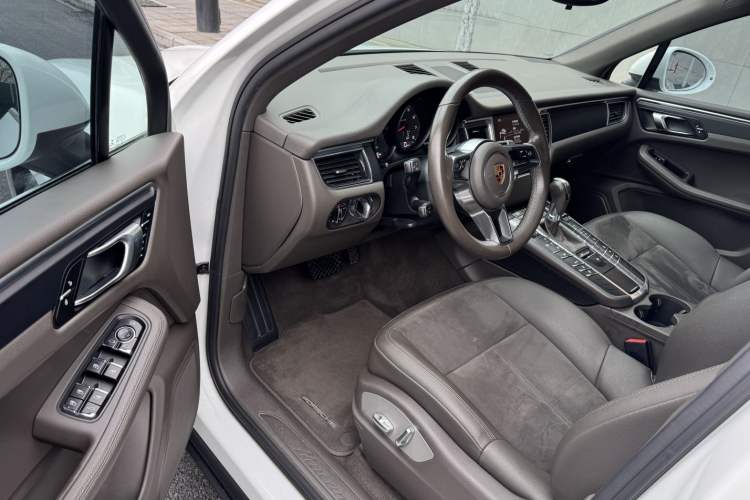 Used Porsche Macan 2017 Macan 2.0T Interior 1