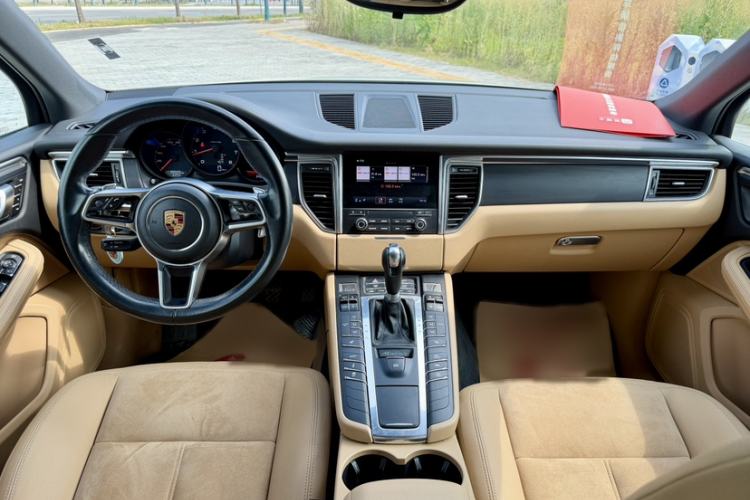 Used Porsche Macan 2017 Macan 2.0T Interior 1