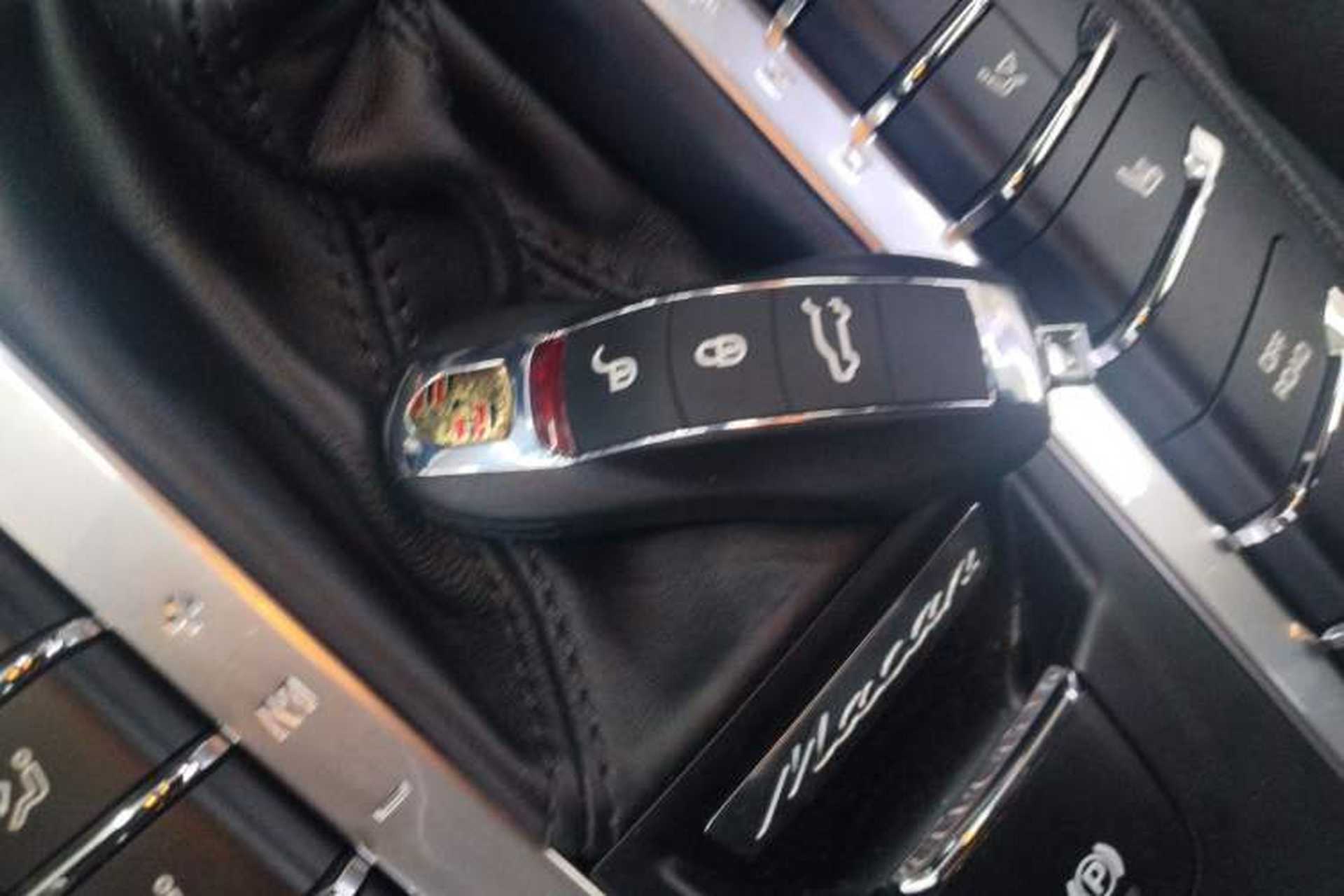 Used Porsche Macan 2017 Macan 2.0T Interior 1