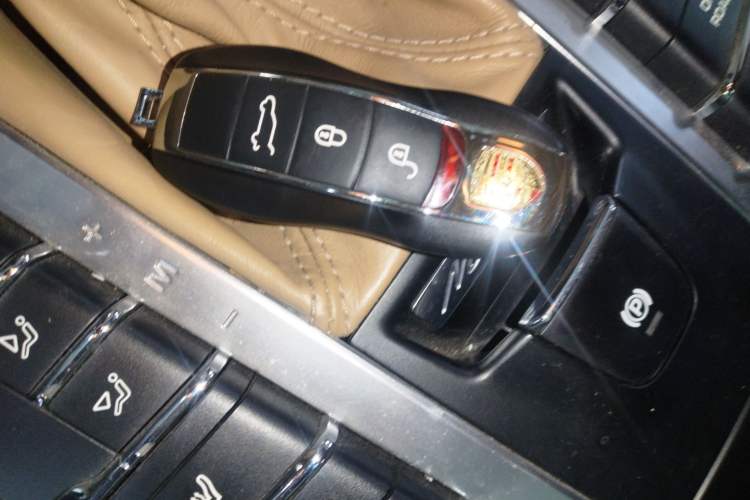 Used Porsche Macan 2017 Macan 2.0T Interior 1